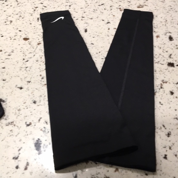 ❤️NIB!!! ❤️Nike Therma Sleeve. - Picture 2 of 8